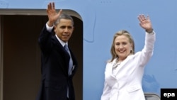 သမ္မတ Obama နှင့် နိုင်ငံခြားရေးဝန်ကြီးဟောင်းလည်းဖြစ်၊ သမ္မတကတော်ဟောင်း တယောက်လည်း ဖြစ်တဲ့ မစ္စစ်ကလင်တန် တို့ကိုတွေ့ရစဉ် (နိုဝင်ဘာ ၂၀၁၂)