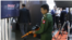 မြန်မာစစ်အရာရှိတွေ အစ္စရေးလက်နက်ပြပွဲ တက်ရောက်စဉ်  (ဓါတ်ပုံ-Haaretz.com)
