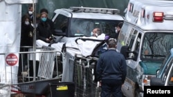 Prvi pacijent stiže u novu poljsku bolnicu u Central parku u Njujorku (Foto: Reuters)