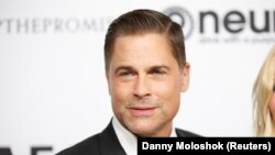Aktor Rob Lowe berpose di Ulang Tahun ke-70 Elton John dan Kemitraan Penulisan Lagu 50 Tahun dengan Bernie Taupin diuntungkan oleh Yayasan Elton John AIDS dan Museum Palu UCLA di RED Studios Hollywood di Los Angeles, 25 Maret 2017. (Foto: REUTERS/Danny Mo