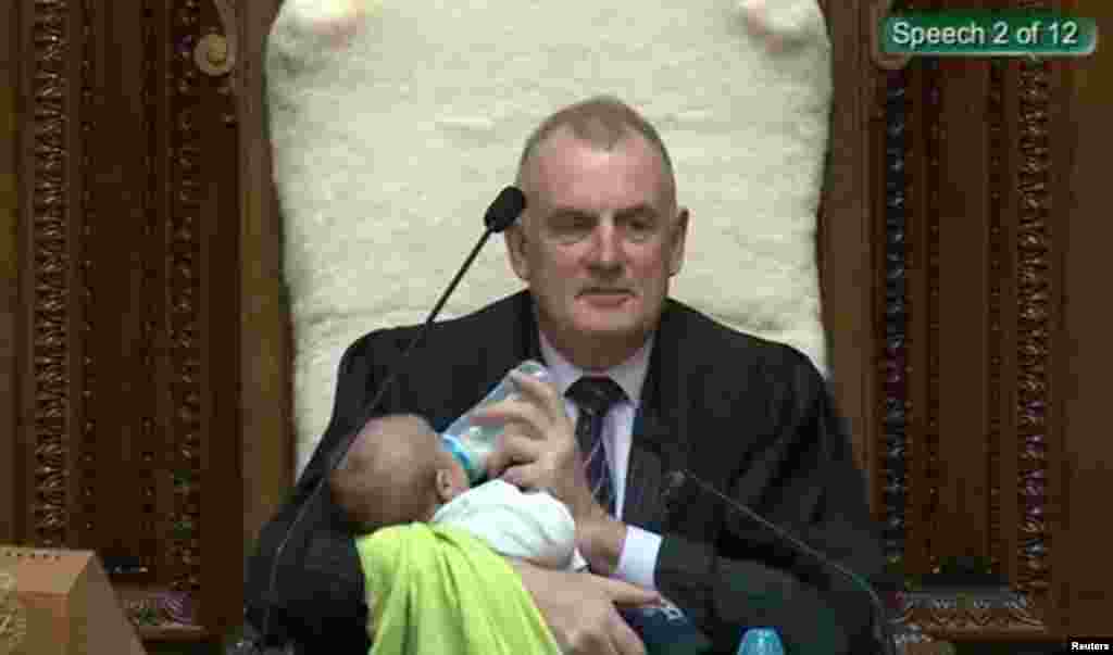 Screenshot from a Parliament broadcast of New Zealand Speaker Trevor Mallard feeding a Member of Parliament&rsquo;s baby during a parliamentary session in Wellington, Aug. 21, 2019. (New Zealand Parliament and Speaker&#39;s Office/Handout)