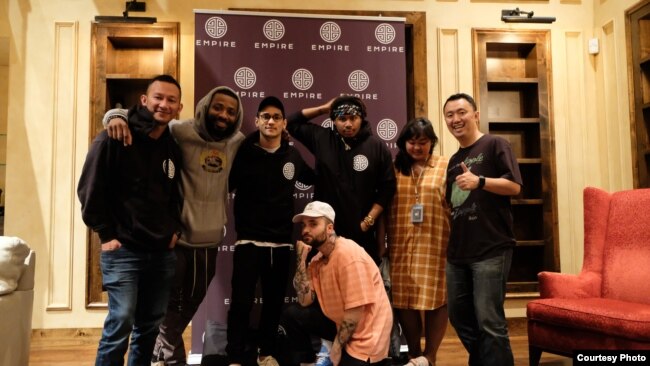 Afgan bersama produser dan musisi di AS saat menggarap album di studio EMPIRE (dok: EMPIRE/Trinity Optima Production)