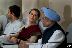 India’s outgoing Prime Minister Manmohan Singh, right, Congress party president Sonia Gandhi, center, and her son and party vice president Rahul Gandhi, attend a meeting of the Congress Working Committee to review the party’s defeat in the general election in New Delhi, May 19, 2014.
