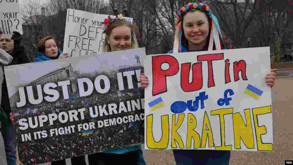 American Ukrainians protest near White House