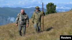 Presiden Vladimir Putin saat berlibur di Siberia, Rusia, 7 Oktober 2019. 