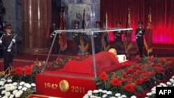 Тело Ким Чен Ира выставлено в стеклянном гробу