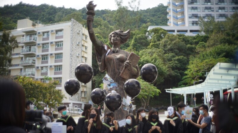 Más universidades de Hong Kong eliminan obras de arte de protesta en la plaza de Tiananmen