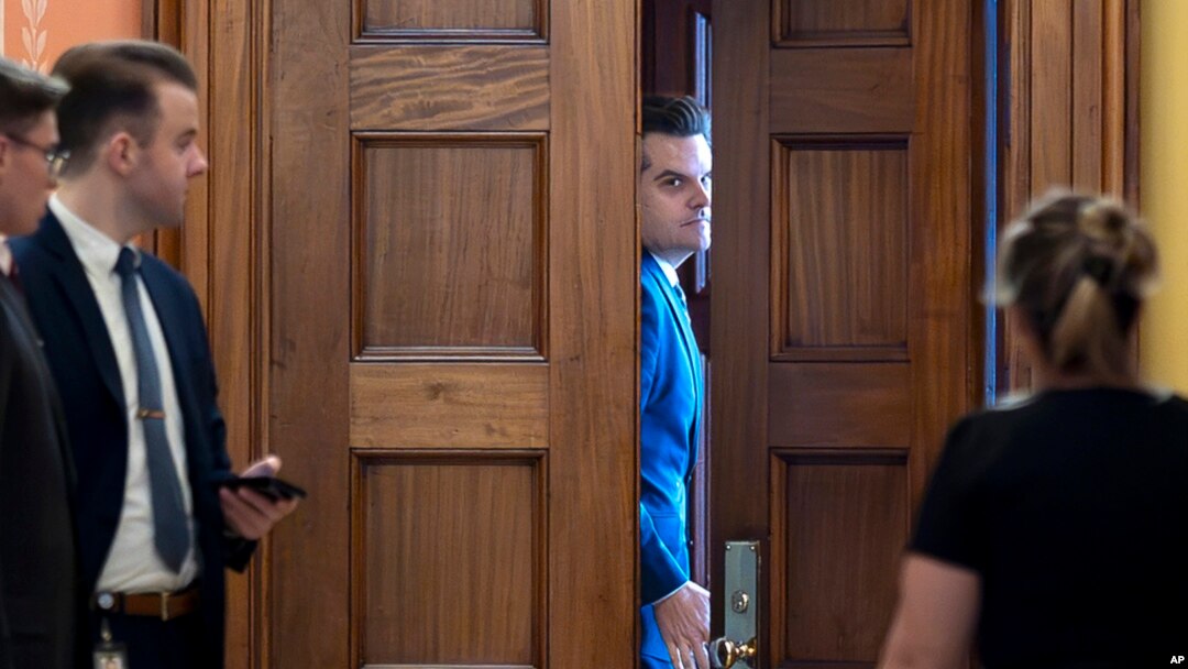 Kandidat novoizabranog predsjednika Donalda Trumpa za državnog tužioca, Matt Gaetz, zatvara vrata privatnom sastanku u Capitolu u Washingtonu, 20. novembra 2024. godine.