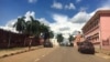 Rua da cidade do Uíge, em Angola