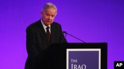 Sir John Chilcot memaparkan laporan penyelidikan mengenai keterlibatan Inggris dalam Perang Irak di gedung Queen Elizabeth II Centre di London, Rabu (6/7).