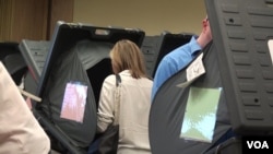 Voting in Harris County, Houston. (G. Flakus/VOA)