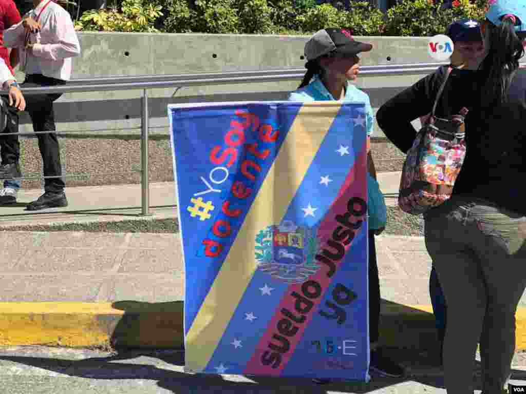 Griselda Sánchez, coordinadora nacional de la Coalición de Trabajadores Públicos por el Sector Educación, indicó a la Voz de América que hay movilizaciones en 15 de los 23 estado de la nación sudamericana. 
