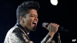 FILE - Bruno Mars performs during the halftime show of the NFL Super Bowl XLVIII football game, Feb. 2, 2014, in East Rutherford, New Jersey.