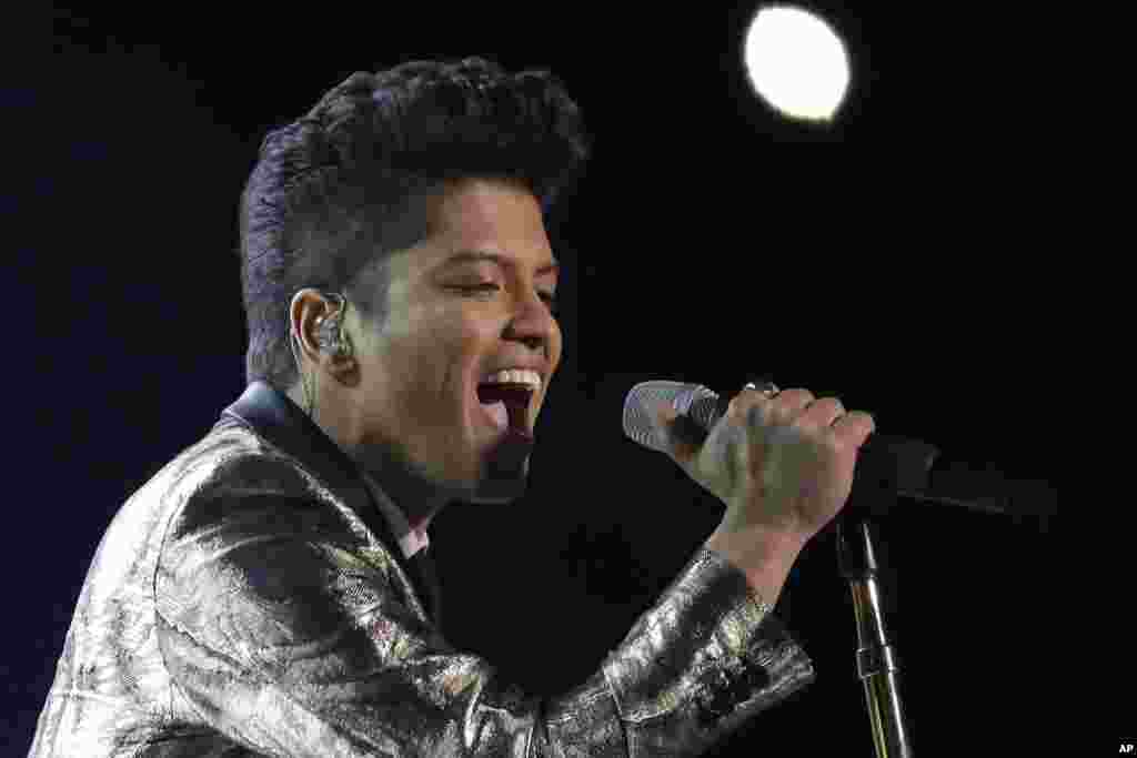 Bruno Mars performs during the halftime show of the NFL Super Bowl XLVIII football game, Feb. 2, 2014, in East Rutherford, N.J.