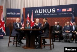 جوو بایدن، رئیس جمهوری آمریکا همراه با نخست وزیران بریتانیا و استرالیا