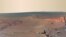 Vista parcial de la foto de un cráter en Marte, compuesta por 817 imágenes tomadas durante 120 días por el vehículo de exploración Mar Exploration Rover Opportunity, que según la NASA muestra lo que es "lo más cercano a estar" en el Planeta Rojo.