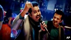 আজকের বিশ্ব সঙ্গীতঃ ক্রিকেটপ্রেমীদের জন্য বিশ্ব কাঁপানো গান “দে ঘুমাকে!”