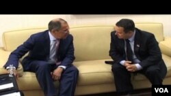 Ruski šef diplomatije, Sergej Lavrov sa srpskim kolegom, Ivicom Dačićem, po dolasku u Beograd, 16. juna 2014.