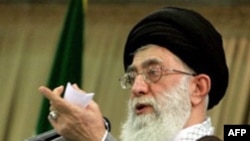 Đại giáo sĩ Khamenei kêu gọi các giới chức hãy xét tới việc thay đổi các môn học mà ông cho là có thể dẫn tới hoài nghi về tôn giáo