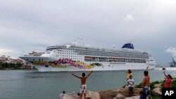 El Norwegian Sky se convertirá en el mayor crucero estadounidense en llegar a la isla con una capacidad para 2.004 personas.