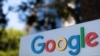 آرم گوگل در ورودی یکی از مجتمع های اداری این شرکت در شهر ارواین در ایالت کالیفرنیا.