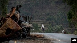 Le gouvernement éthiopien assure régulièrement ne viser que des cibles militaires et accuse les rebelles de mettre en scène des morts de civils.