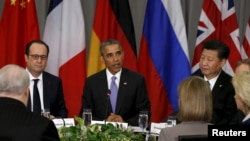 제4차 핵안보정상회의 이틀째인 1일 바락 오바마 미국 대통령(가운데)이 P5+1 정상들과 다자회담을 하고 있다. 오른쪽은 시진핑 중국 국가 주석, 왼쪽은 프랑수아 올랑드 프랑스 대통령.