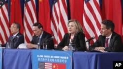 From left, Chinese State Councilor Dai Bingguo, China's Vice Premier Wang Qishan, Secretary of State Hillary Rodham Clinton, and Treasury Secretary Timothy Geithner take part in a joint meeting of the US-China Strategic and Economic Dialogue (S&ED), Tues