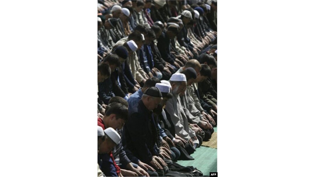 Qirg’izistonda islom ahlining boshqa din vakillari bilan munosabati qanday?