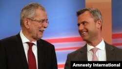 FILE - Norbert Hofer (R), candidate of Austria's Freedom Party, FPOE, talks to Independent Alexander Van der Bellen, candidate of the Austrian Greens during the release of first round presidential elections results in Vienna, Austria, April 24, 2016. 