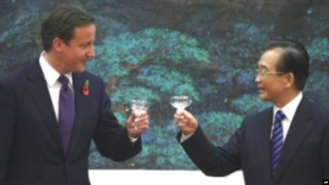 British Prime Minister David Cameron and Chinese Premier Wen Jiabao toast a signing ceremony at the Great Hall of the People in Beijing, 09 Nov 2010