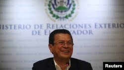 El ministro de Relaciones Exteriores de El Salvador, Hugo Martínez, viaja a Washington para reunirse con congresistas estadounidenses por DACA.