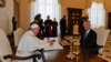 Prezident Tramp Vatikanda uchrashuvlarini yakunladi