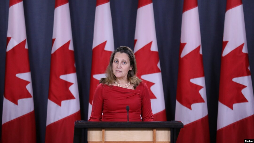 加拿大外交部长方慧兰(Chrystia Freeland)在渥太华的一个记者会上。（2018年12月12日）