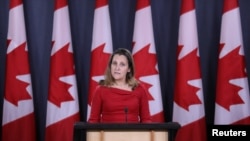 Menteri Luar Negeri Kanada Chrystia Freeland dalam konferensi pers di Ottawa, Ontario, Kanada, 12 Desember 2018. (Foto: dok).