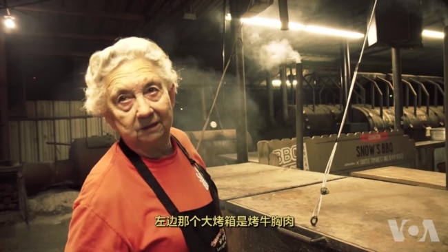 走进美国 - 83岁美国女烧烤大师托曼内兹