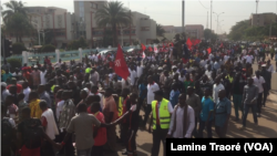 Marche au centre-ville de Ouagadougou, le 29 novembre 2018. (VOA/Lamine Traoré)