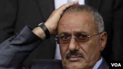 Presiden Yaman Ali Abdullah Saleh akan menandatangani rencana penyerahan kekuasaan di Riyadh, Saudi Arabia.