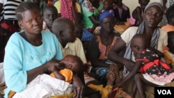 South Sudanese refugees wait at a health center in Maaji settlement, Adjumani district, northern Uganda, June 14, 2017. (H. Athumani/VOA)