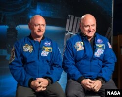 Scott ve Mark Kelly