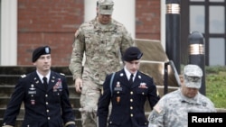 FILE - U.S. Army Sergeant Bowe Bergdahl, second from right, leaves the courthouse with his defense attorney, Lt. Col. Franklin Rosenblatt, left, after an arraignment hearing for his court-martial in Fort Bragg, North Carolina, Dec. 22, 2015.