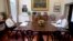 Presiden AS Barack Obama dan Wakil Presiden Joe Biden dalam pertemuan makan siang di Gedung Putih di Washington (8/1).