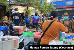 Gubenur Jawa Tengah Ganjar Pranowo terjun mengawasi pelaksanaan PPKM Darurat hari pertama di Semarang. Foto Humas Pemda Jateng