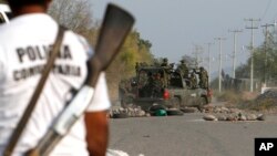 Autodefensas en el pueblo de La Ruana, Michoacán. Un vicealmirante mexicano fue asesinado a tiros en ese lugar del centro del país.