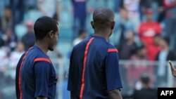 Des arbitres de la CAF, lors d’un match au stade de Radès, à la périphérie de Tunis, le 14 mars 2015.