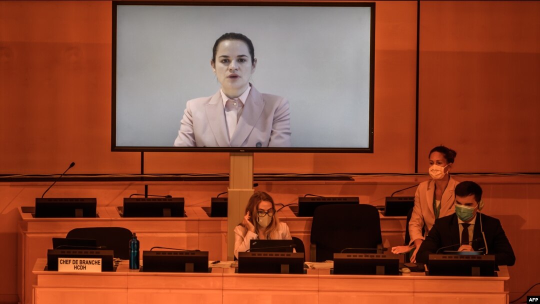 Pemimpin oposisi Belarus, Svetlana Tikhanovskaya, berbicara melalui tayangan video dalam pertemuan virtual di hadapan Dewan Hak Asasi Manusia Perserikatan Bangsa-Bangsa di Jenewa, terkait tuduhan penyiksaan dan pelanggaran serius lainnya di negaranya, 18 September 2020.