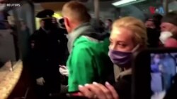 پوهان وايي باېډن د روس سره اړیکو لپاره نوې لار انتخاب کړې