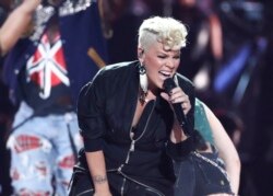 Pink tampil di iHeartRadio Music Festival 2017 yang diadakan di T-Mobile Arena, Las Vegas, 22 September 2017.
