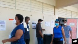 Miles de puertorriqueños tuvieron el domingo una segunda oportunidad de votar por primera vez, una semana después de que las papeletas demoradas y faltantes empañaran las primarias originales. 16 de agosto 2020.