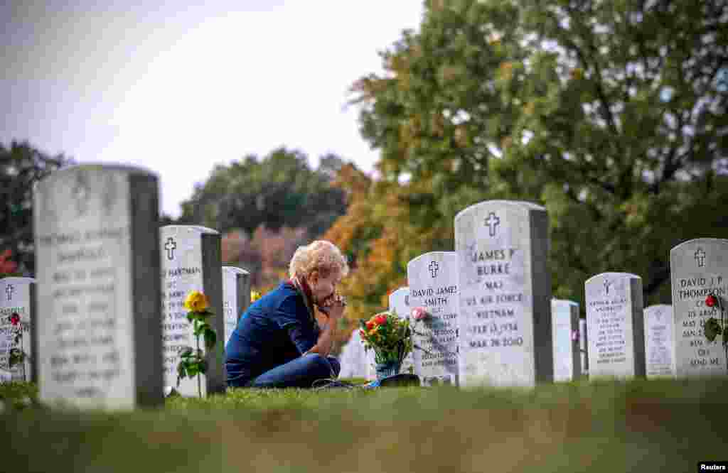 Mary Jane McWilliams from Fredrick, Maryland, visits her son&#39;s grave on Veterans Day, at Arlington National Cemetery in Washington.